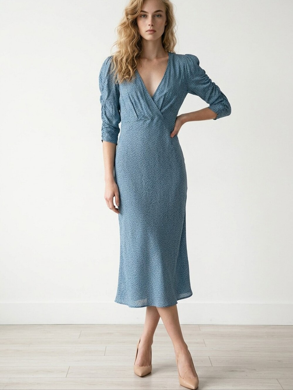 Lily Ashwell Poppy Dress in Blue Ditzy V-Neck Ruched Sleeve Midi Dress Size XS